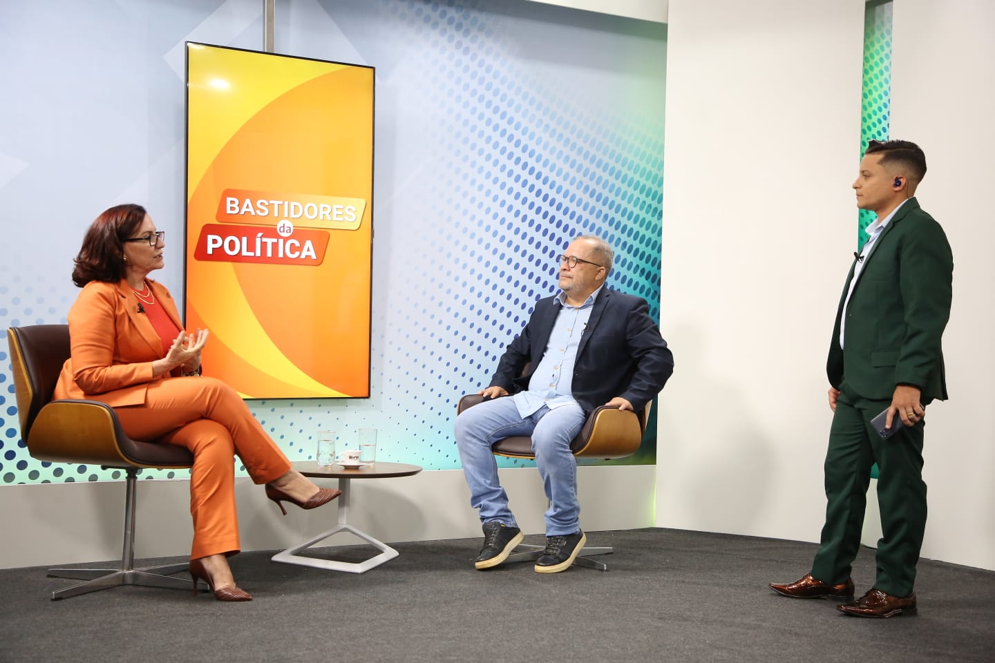 Presidente do TJTO, desembargadora Etelvina Maria Sampaio Felipe, conversa ao vivo com o jornalista Luiz Armando Costa e o apresentador Léo Candido