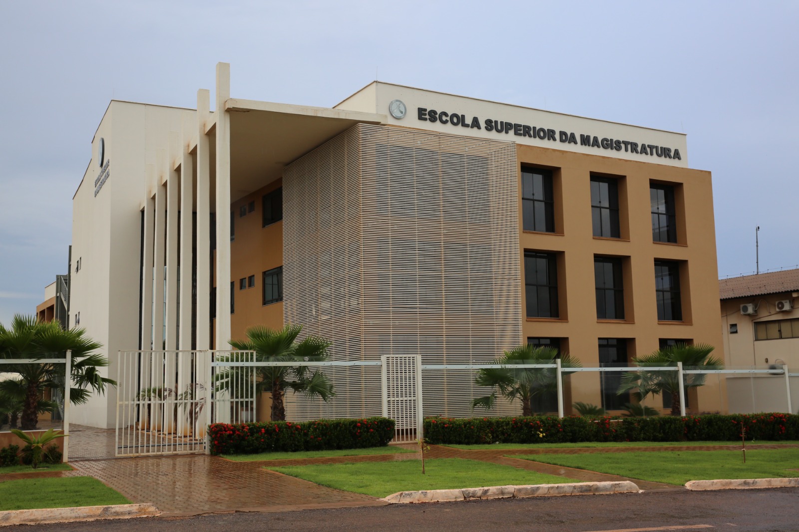 Fachada do prédio da Esmat