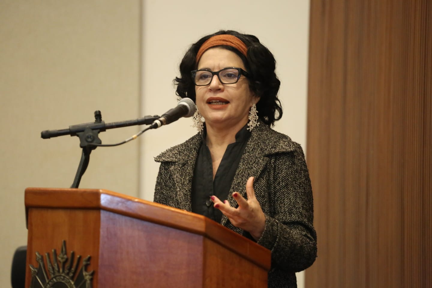 Viviane Mosé ministra palestra para magistrados