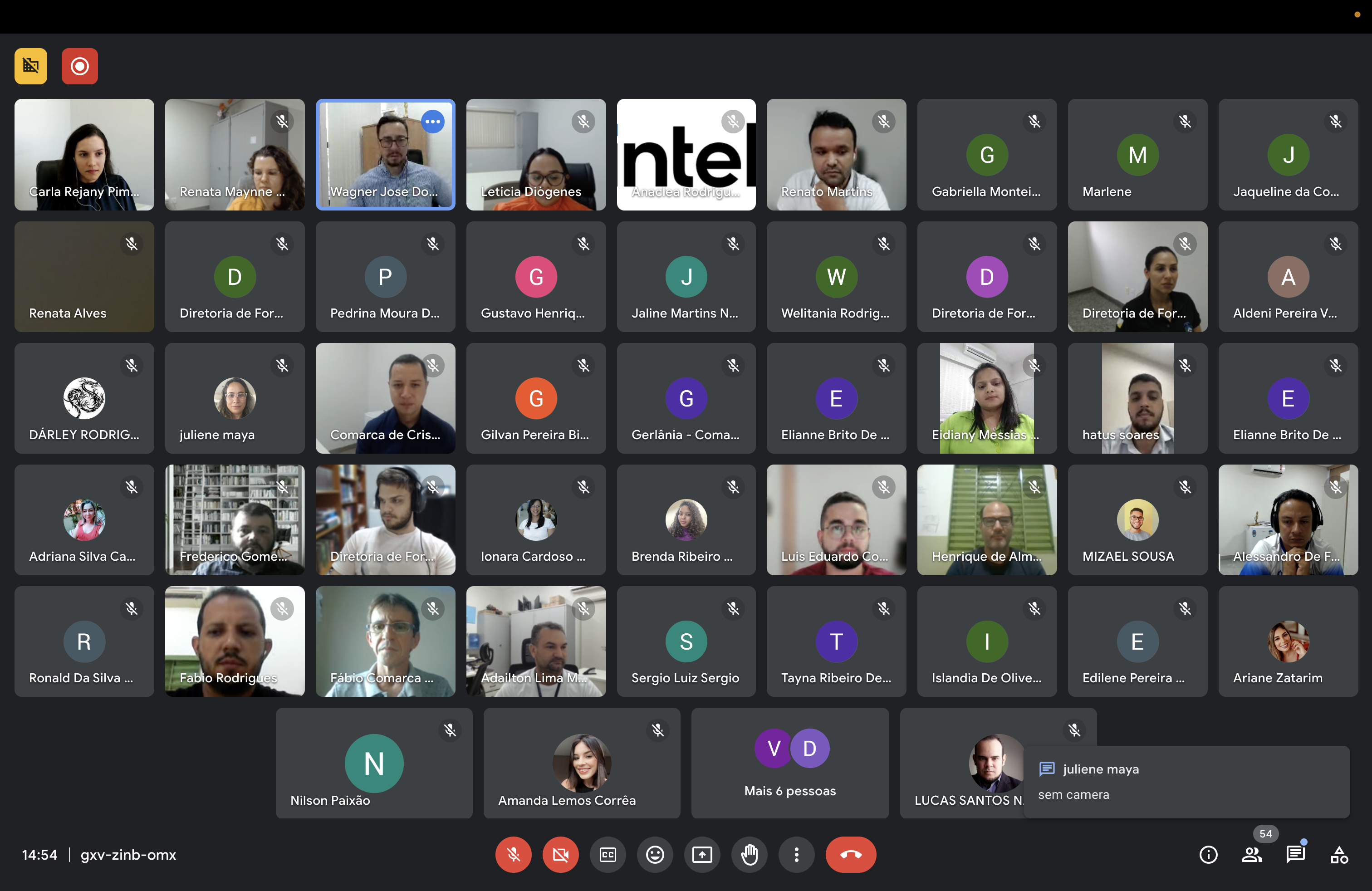 Fotografia colorida onde pessoas estão conversando em diversas janelas virtuais do aplicativo google meets 