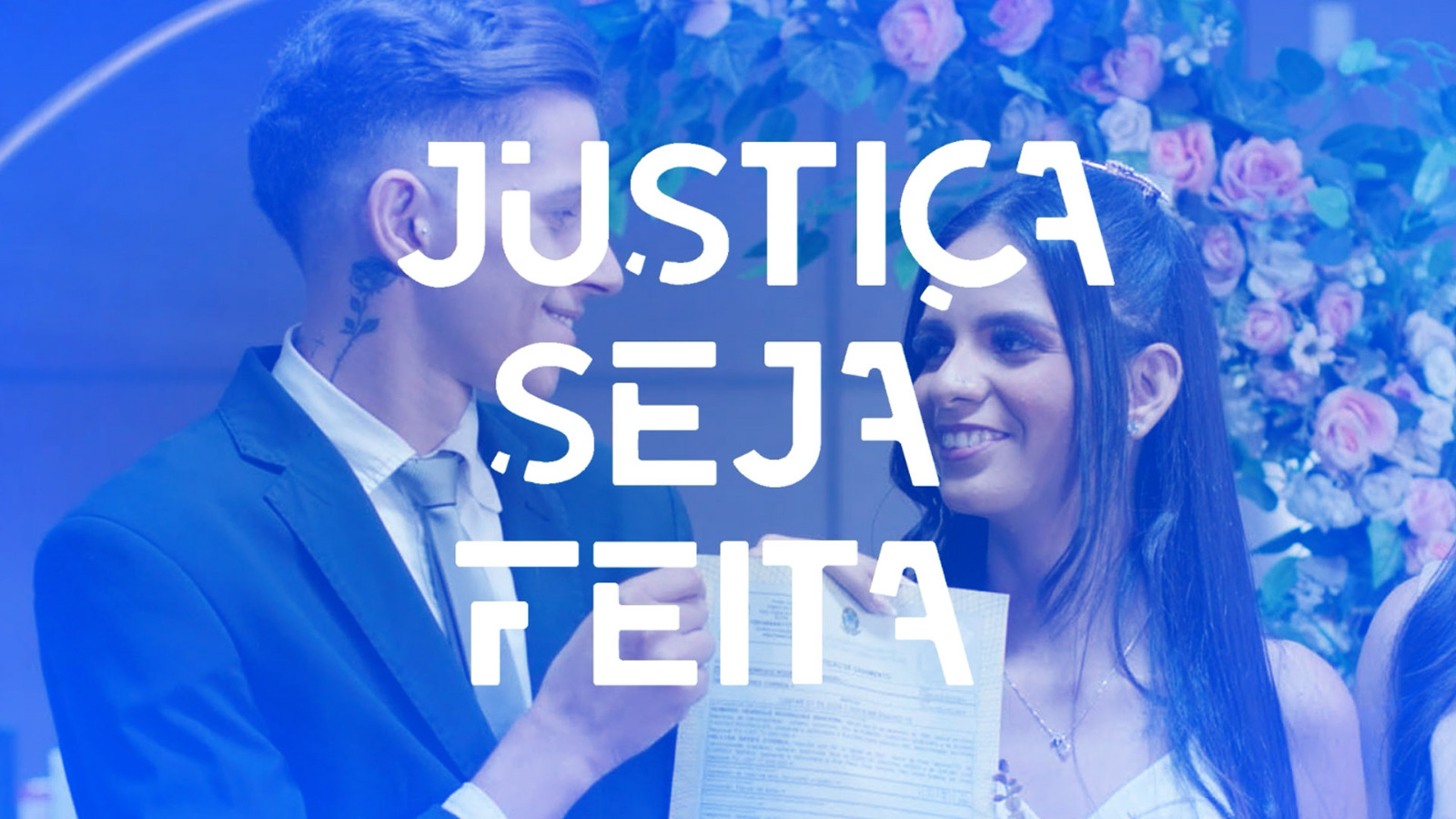 Foto de um casal de noivos segurando um papel e à frente a logomarca: Justiça seja feita