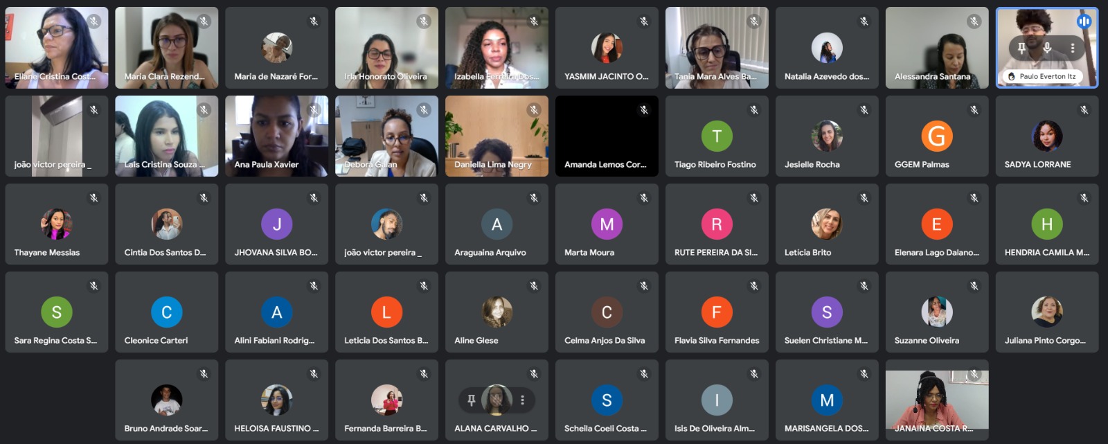 Imagem de uma captura de tela de uma roda de conversa com 48 participantes de forma remota, alguns com a câmera aberta e outro não