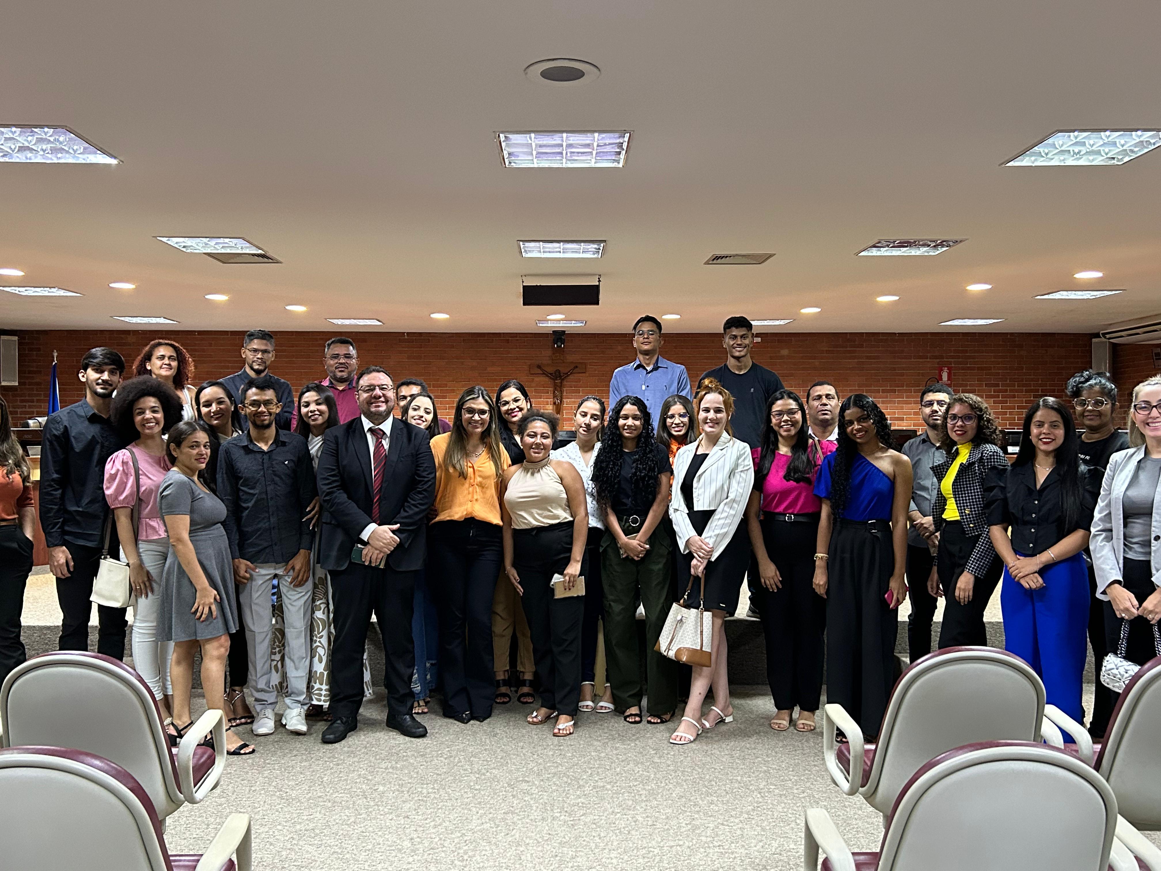 Alunos da Uninassau no pleno do Tribunal de Justiça do Tocantins