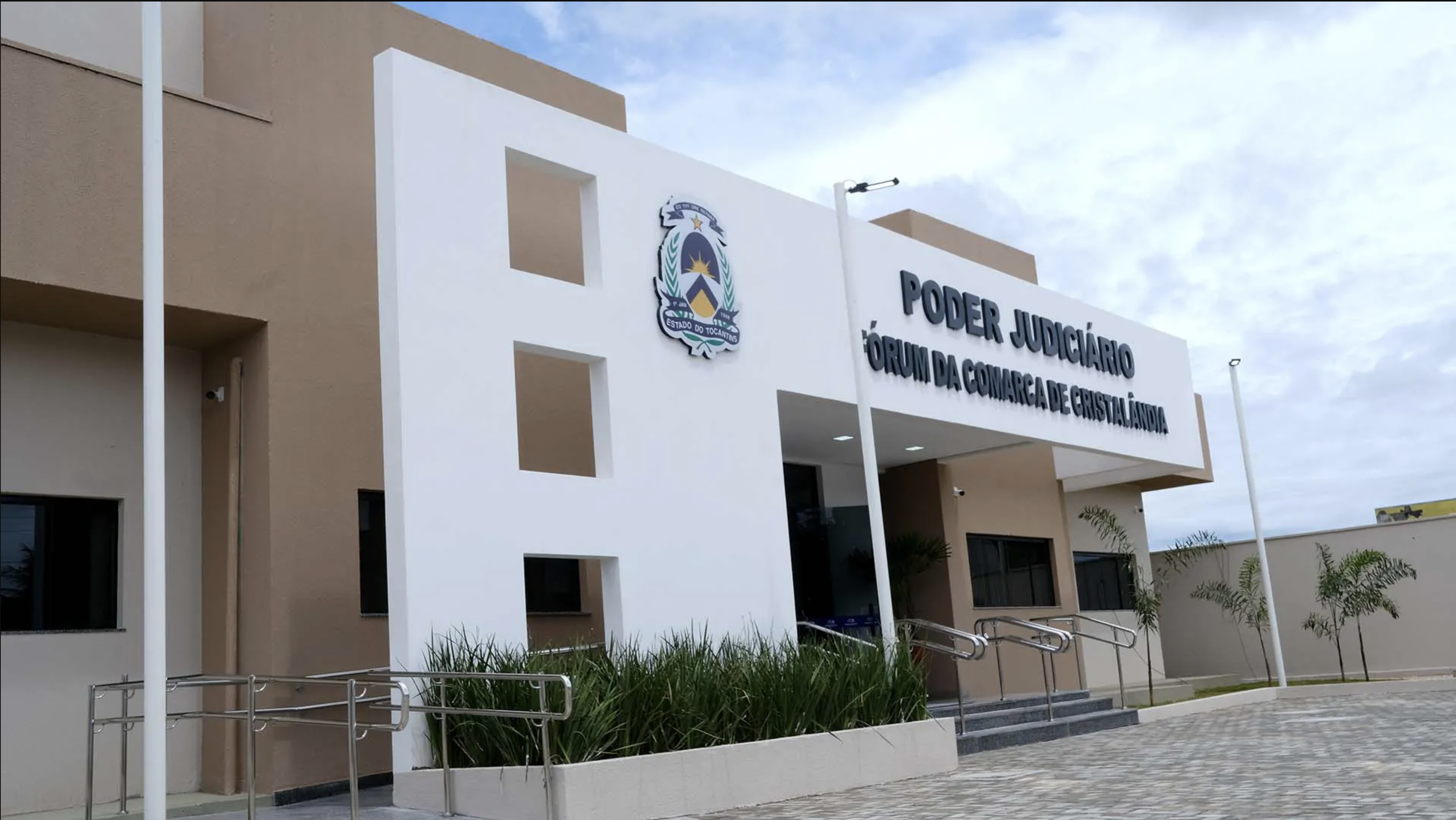 Fachada da sede do Fórum da Comarca de Cristalândia
