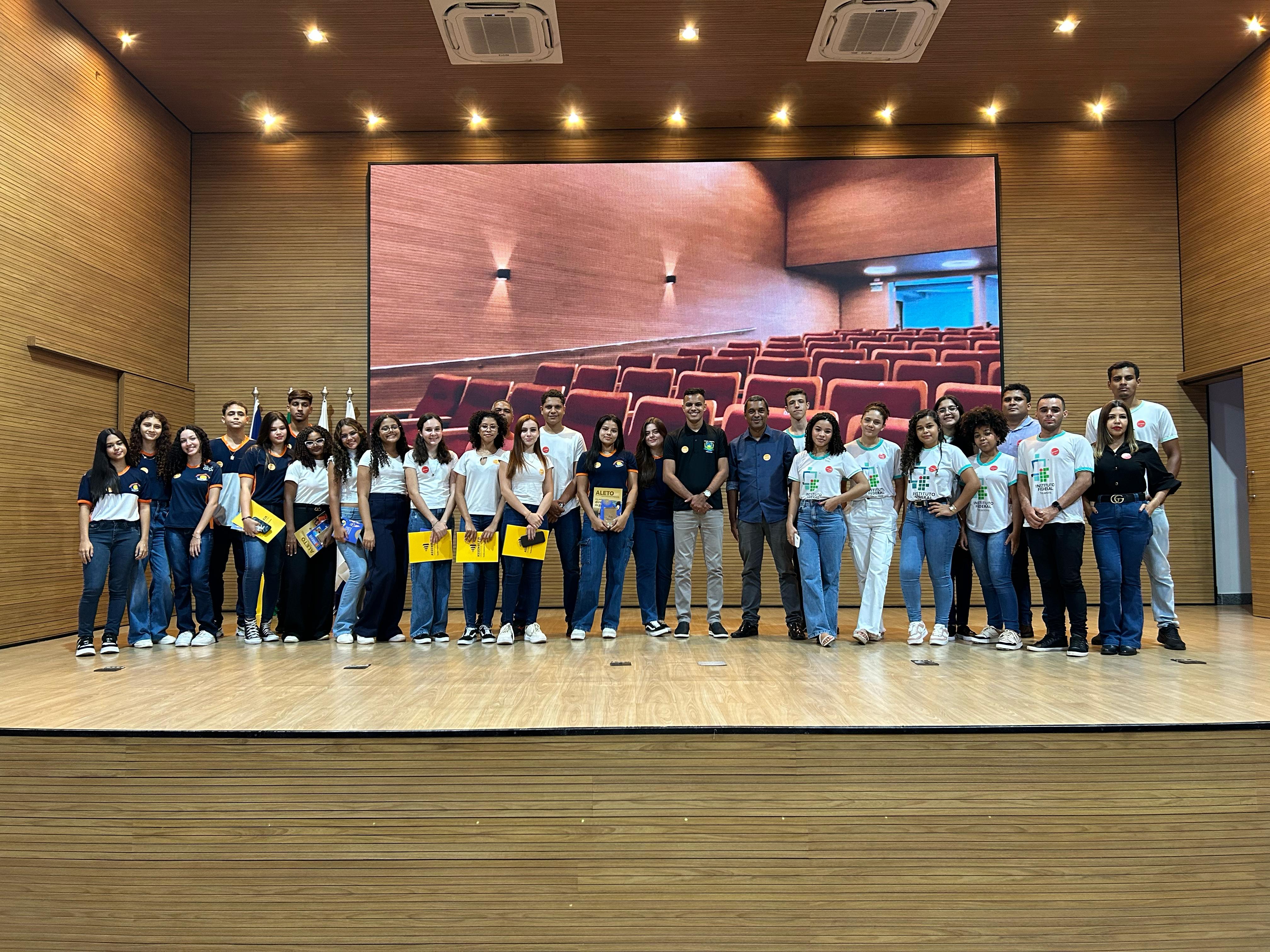 Alunos de Formoso do Araguaia no auditório do TJTO