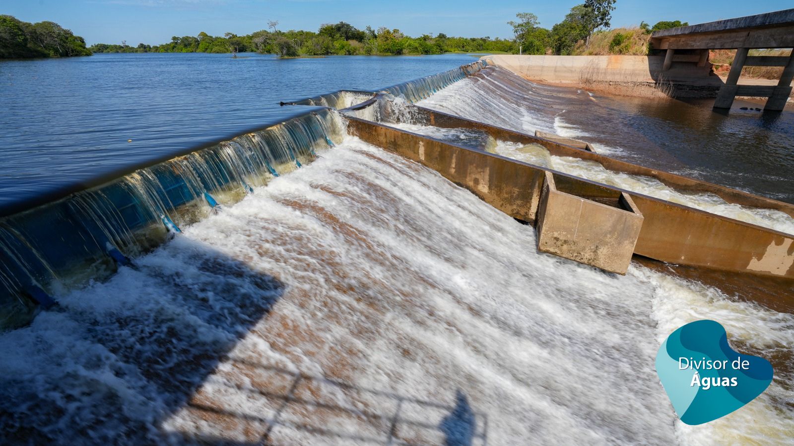Imagem de barragem com elevatória em rio da Bacia do Formoso