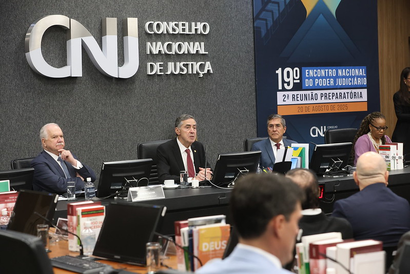 Foto de pessoas sentadas durante reunião do Conselho Nacional de Justiça (CNJ) 