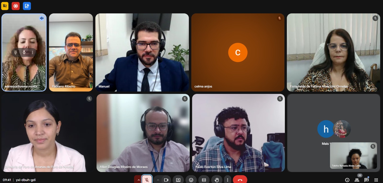A imagem mostra uma videoconferência com oito participantes em janelas organizadas em grade, cada um em seu ambiente, reunidos virtualmente na  abertura da Correição Geral Ordinária da Corregedoria-geral da Justiça do Tocantins com representantes da comarca de Ananás e os distritos.  