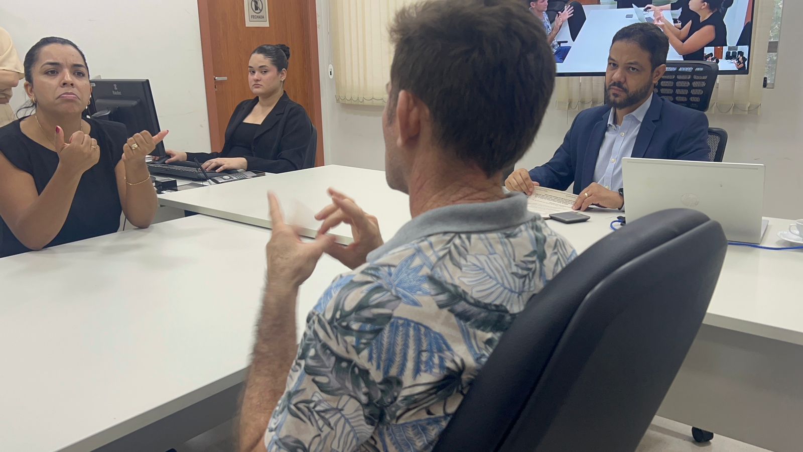 Audiência inclusiva, contou com intérprete de Libras para atender cidadão surdo