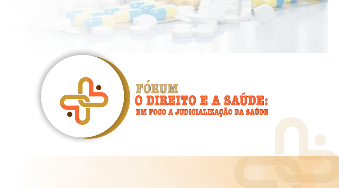 Arte gráfica em fundo branco com detalhes de capsulas de remédios na pare superior; ao centro uma logo e os seguintes dizeres: Fórum O Direito e a Saúde: em foco a judicialização da saúde  
