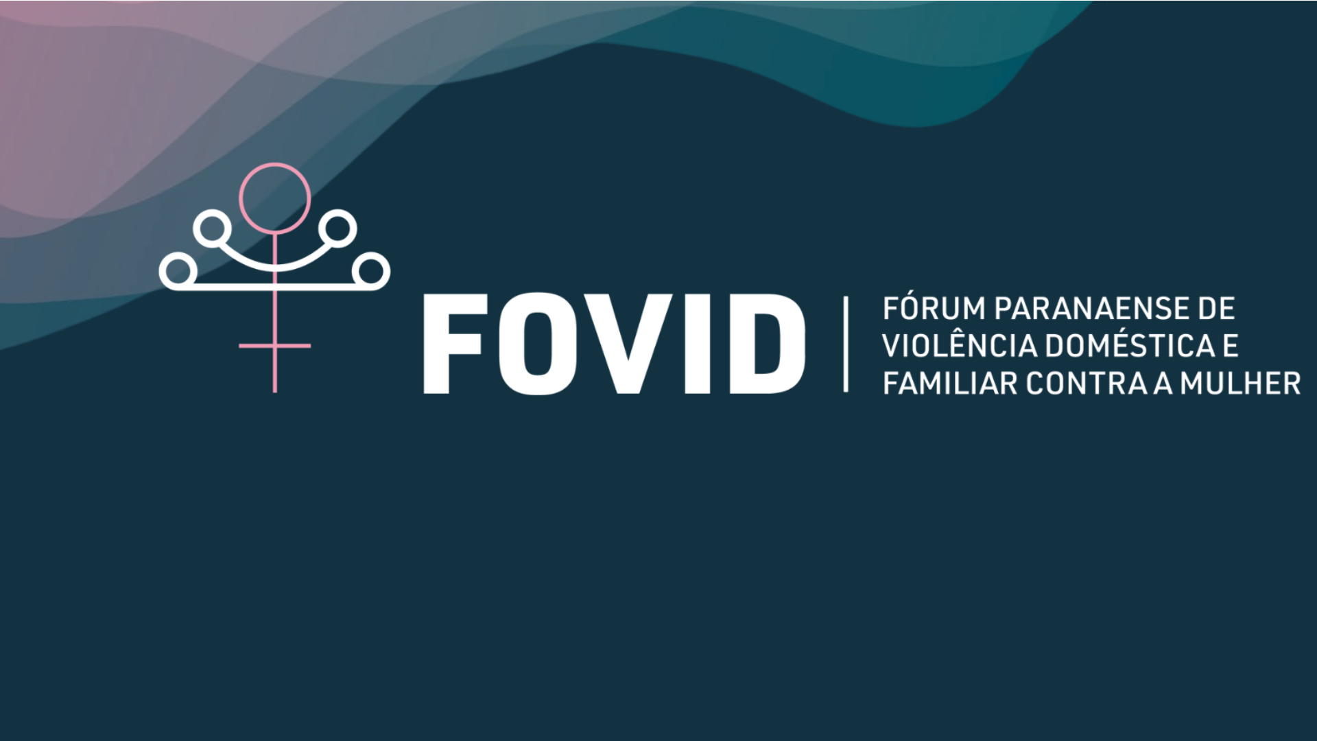 A imagem mostra banner institucional do FOVID, com fundo azul escuro e elementos gráficos em tons de rosa, azul e branco. Em destaque, aparece a sigla “FOVID” e o nome completo do Fórum Paranaense de Violência Doméstica e Familiar contra a Mulher.