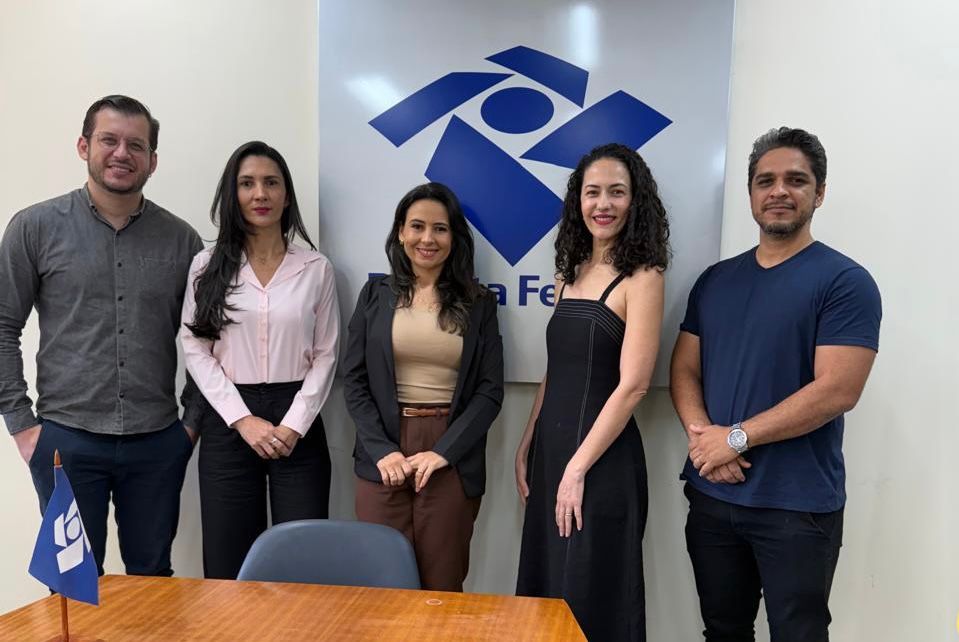 Representantes da Receita Federal, do Tribunal de Justiça do Tocantins e do Escritório Social participam de reunião na sede da Receita Federal, em Palmas, para discutir avanços e ampliação das ações do projeto “Malha Social”.