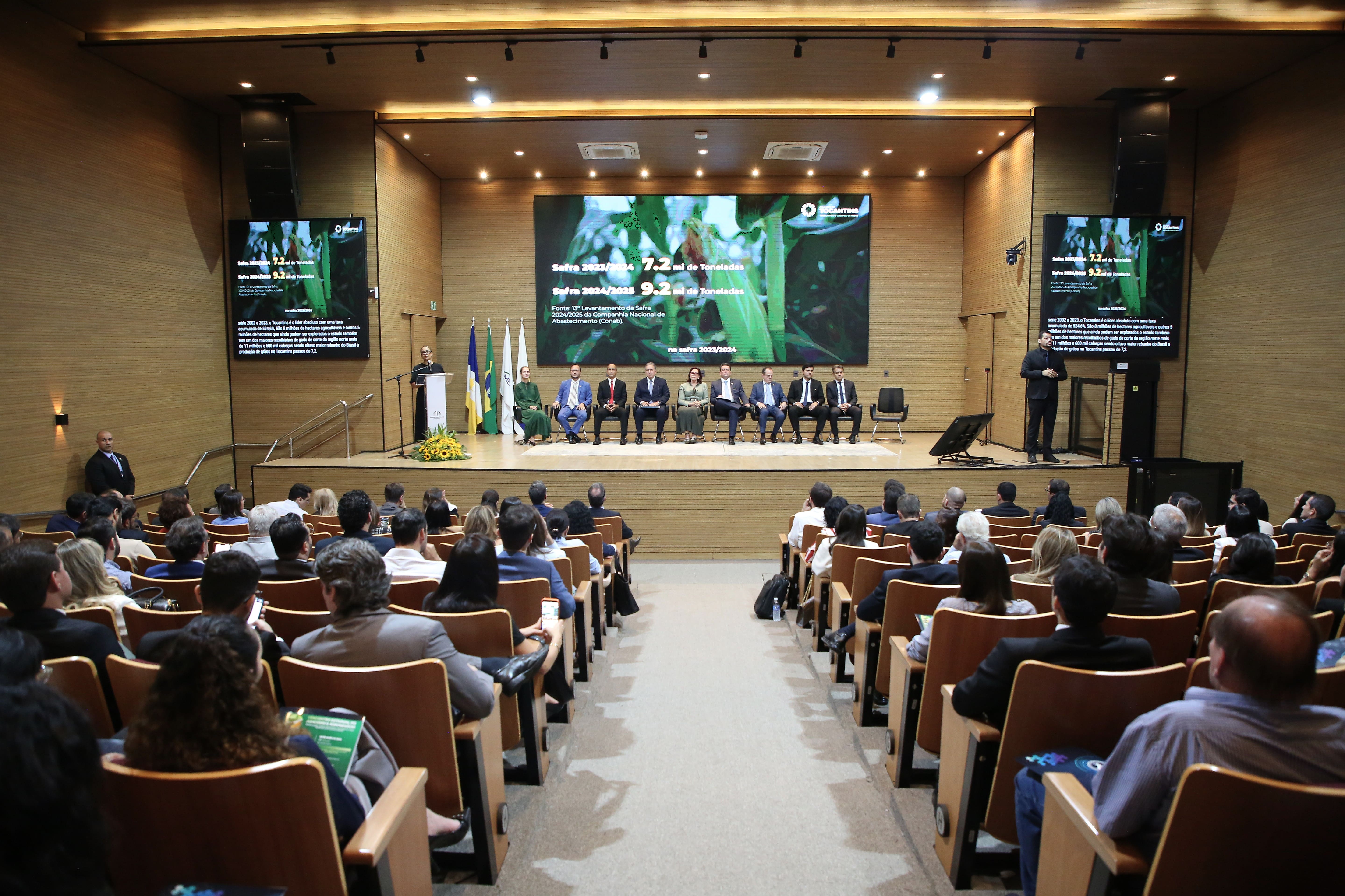 Imagem aberta da abertura do do I Encontro Estadual do Judiciário e Agronegócio, com o tema “Transformações Jurídicas, Regulatórias e Tecnológicas no Agro: Tendências para a próxima década”