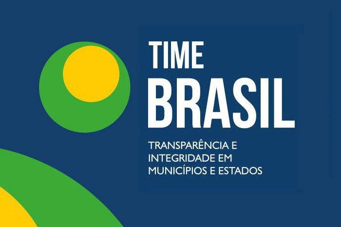 Arte gráfica do Programa Time Brasil, com fundo azul e elementos circulares nas cores verde e amarelo. Ao centro, destaque para o nome do programa e a inscrição: “Transparência e Integridade em Municípios e Estados”.