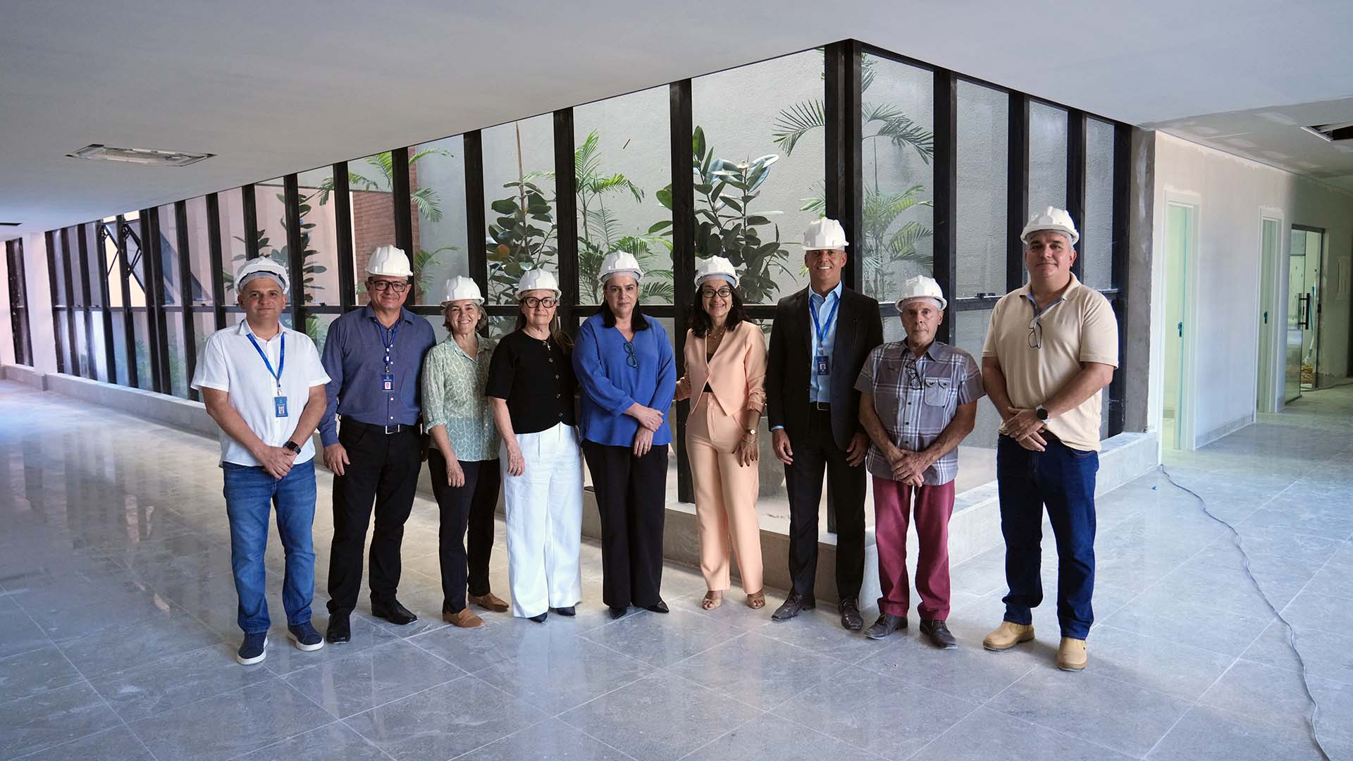 Desembargadores e diretores do TJTO durante visita a obras de ampliação da sede do tribunal
