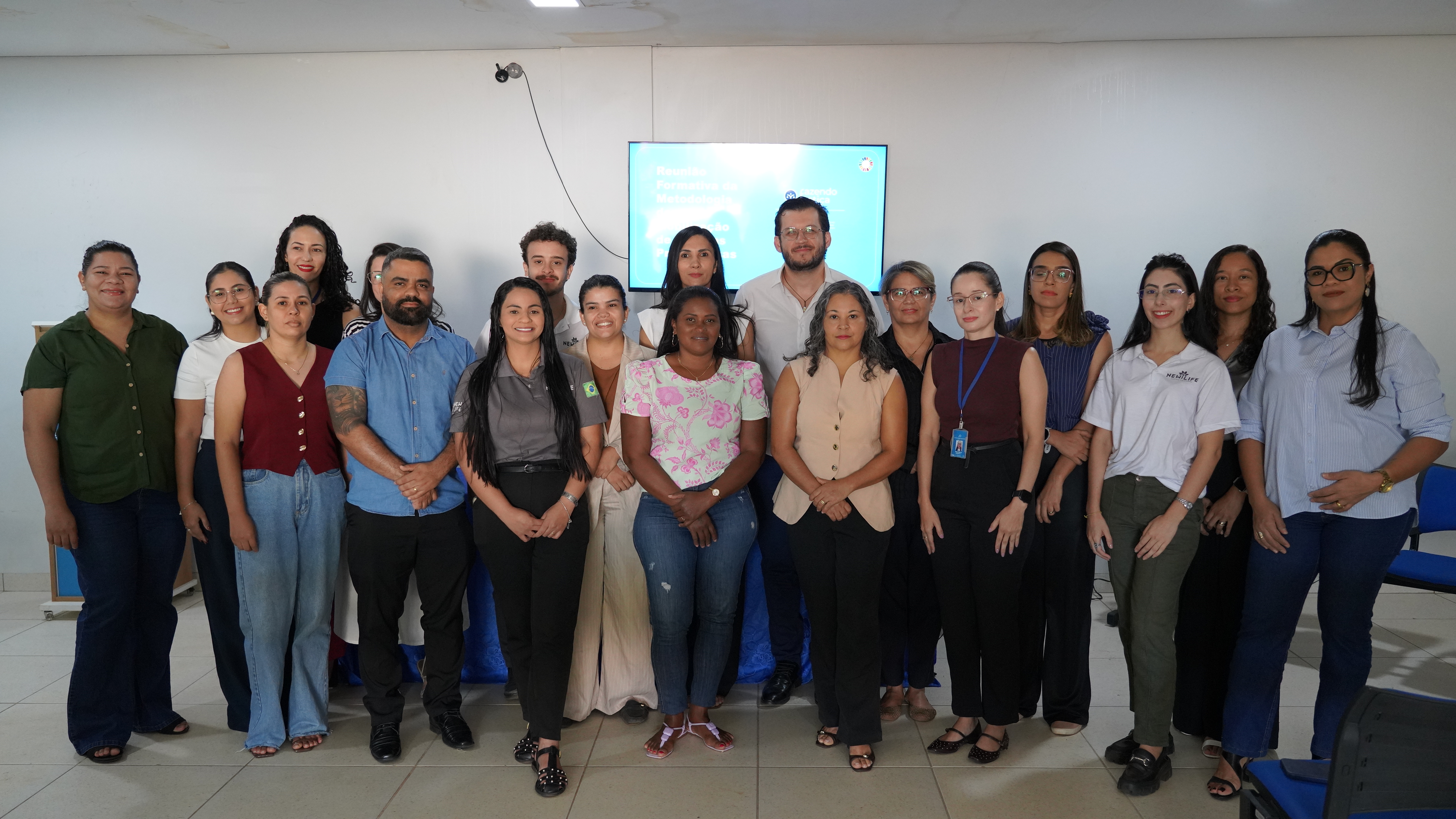 Representantes das instituições participantes registram durante a reunião sobre a Metodologia de Mobilização de Pessoas Pré-egressas, no Escritório Social de Palmas.