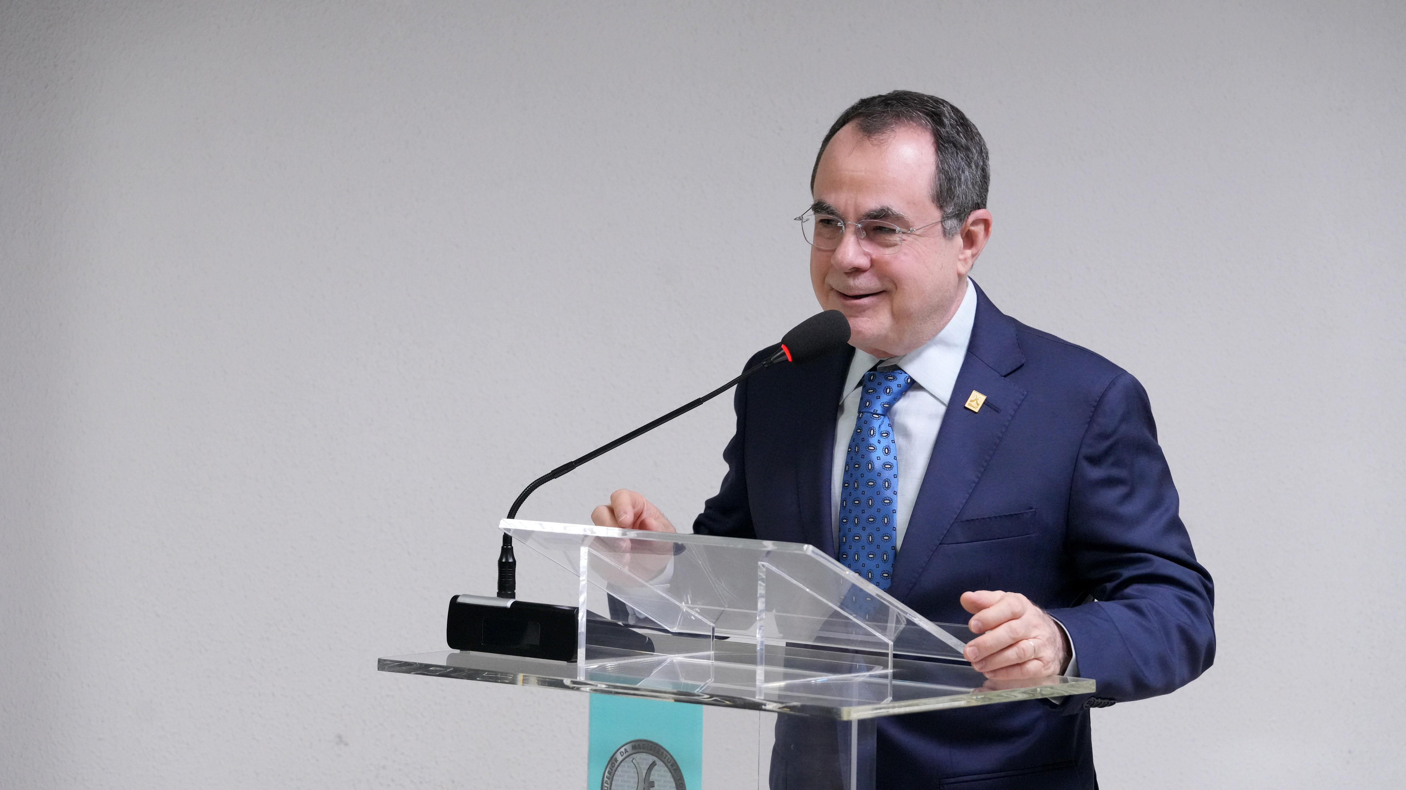 desembargador Marci Villas Boas fala ao microfone