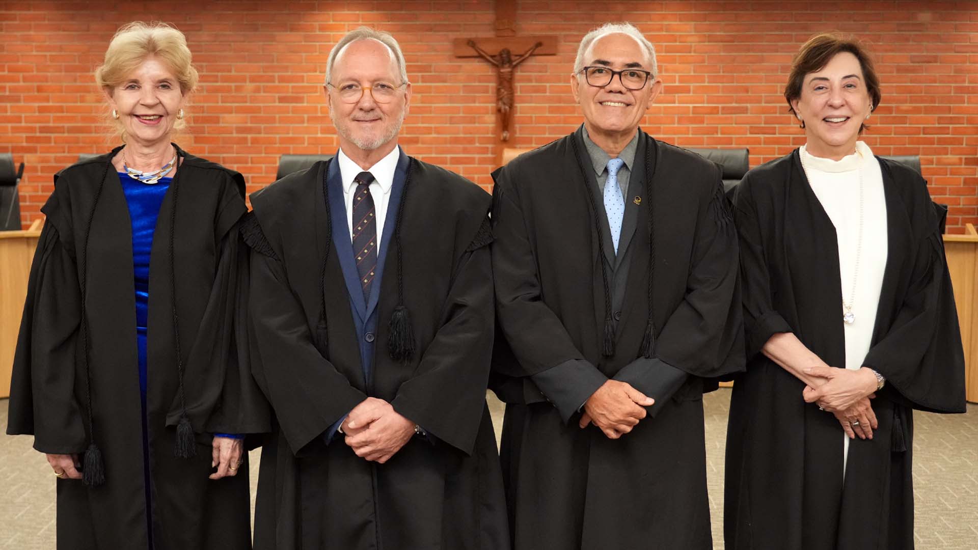 Desembargadora Silvana Parfieniuk, desembargador Pedro Nelson, desembargador Adolfo Amaro e desembargadora Angela Haonat