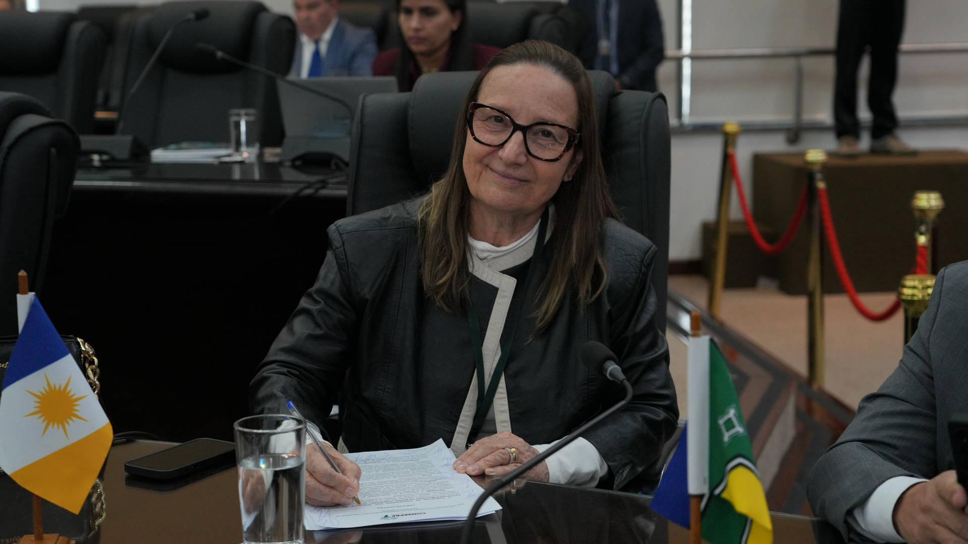 A presidente do Tribunal de Justiça do Tocantins (TJTO), desembargadora Maysa Vendramini Rosal, assina a Carta de Curitiba durante o XXII Encontro do Conselho de Presidentes dos Tribunais de Justiça Estaduais e Militares do Brasil (Consepre), em Curitiba (PR).