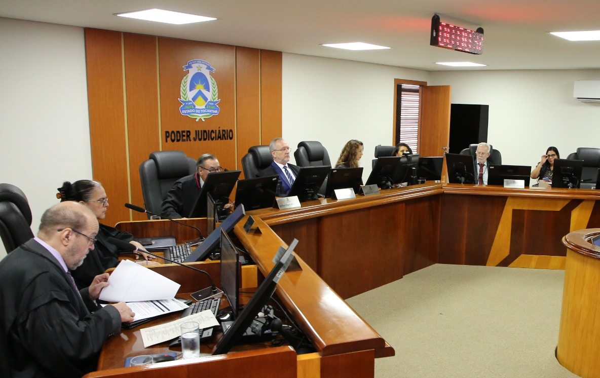 Julgadores sentados na 2ª Câmara Criminal durante julgamento de processos no Tribunal de Justiça