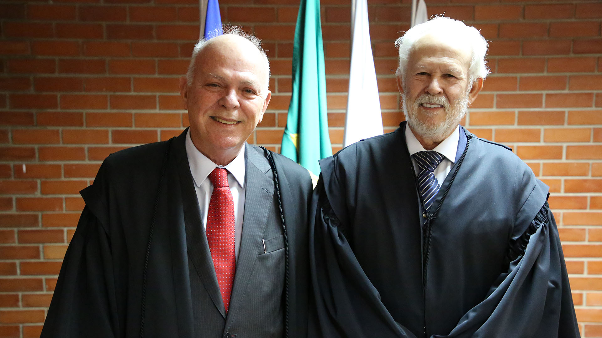 Desembagargadores Helvécio Maia Neto (à esquerda) e João Rigo (à direita)  eleitos juízes membro do TRE