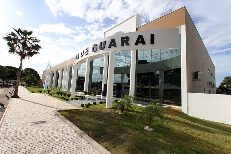 Imagem mostra a fachada do Fórum de Guaraí