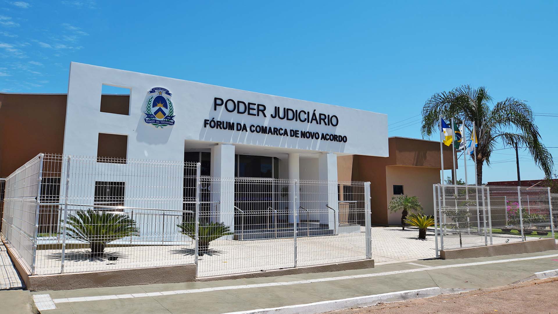 Fotografia colorida do prédio do Fórum na Comarca de Novo Acordo
