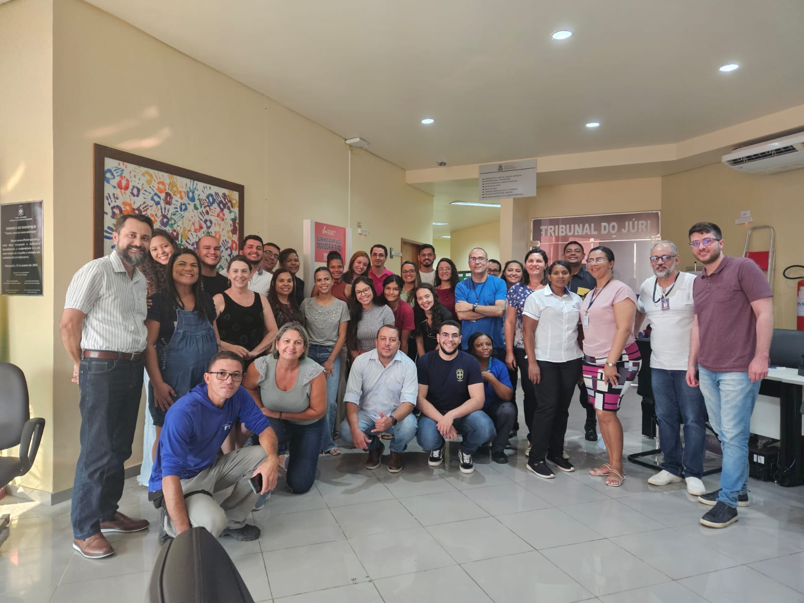 Diretor e servidores  da Comarca de Dianópolis comemoram consolidação de projeto