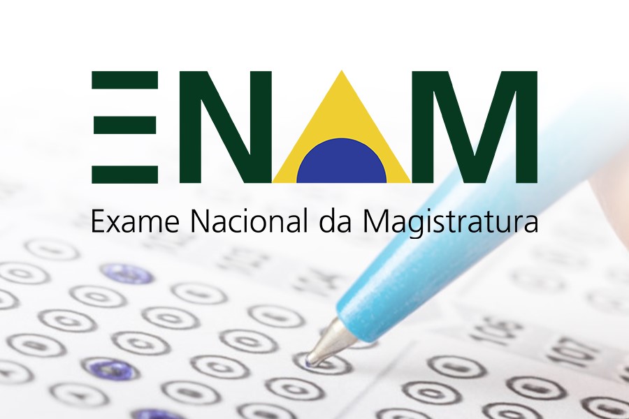 Imagem com um gabarito de vestibular no fundo com os dizeres "ENAM Exame Nacional da Magistratura".