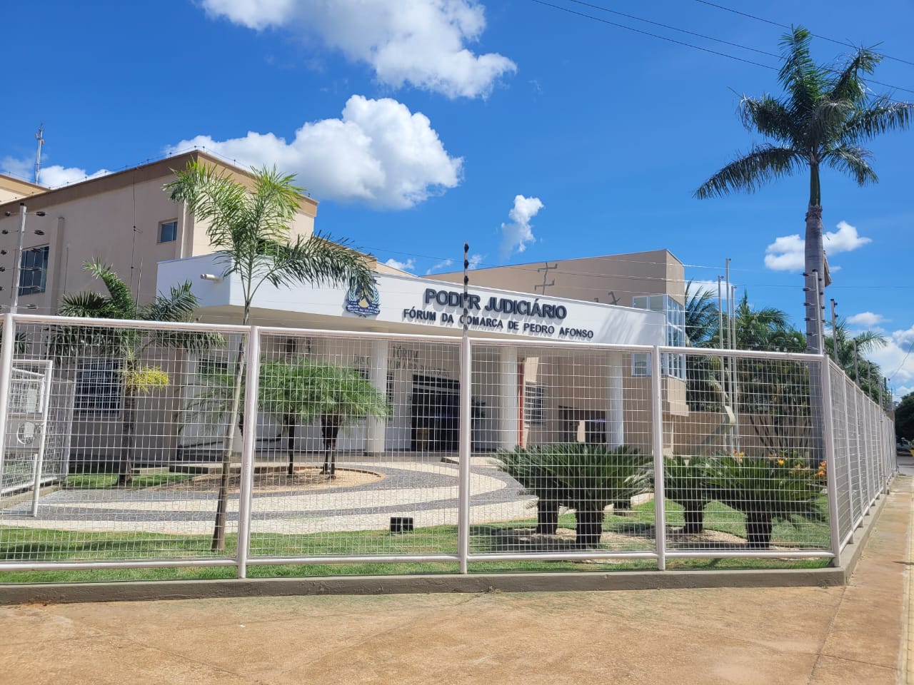 Prédio do Fórum de Pedro Afonso na cor marrom