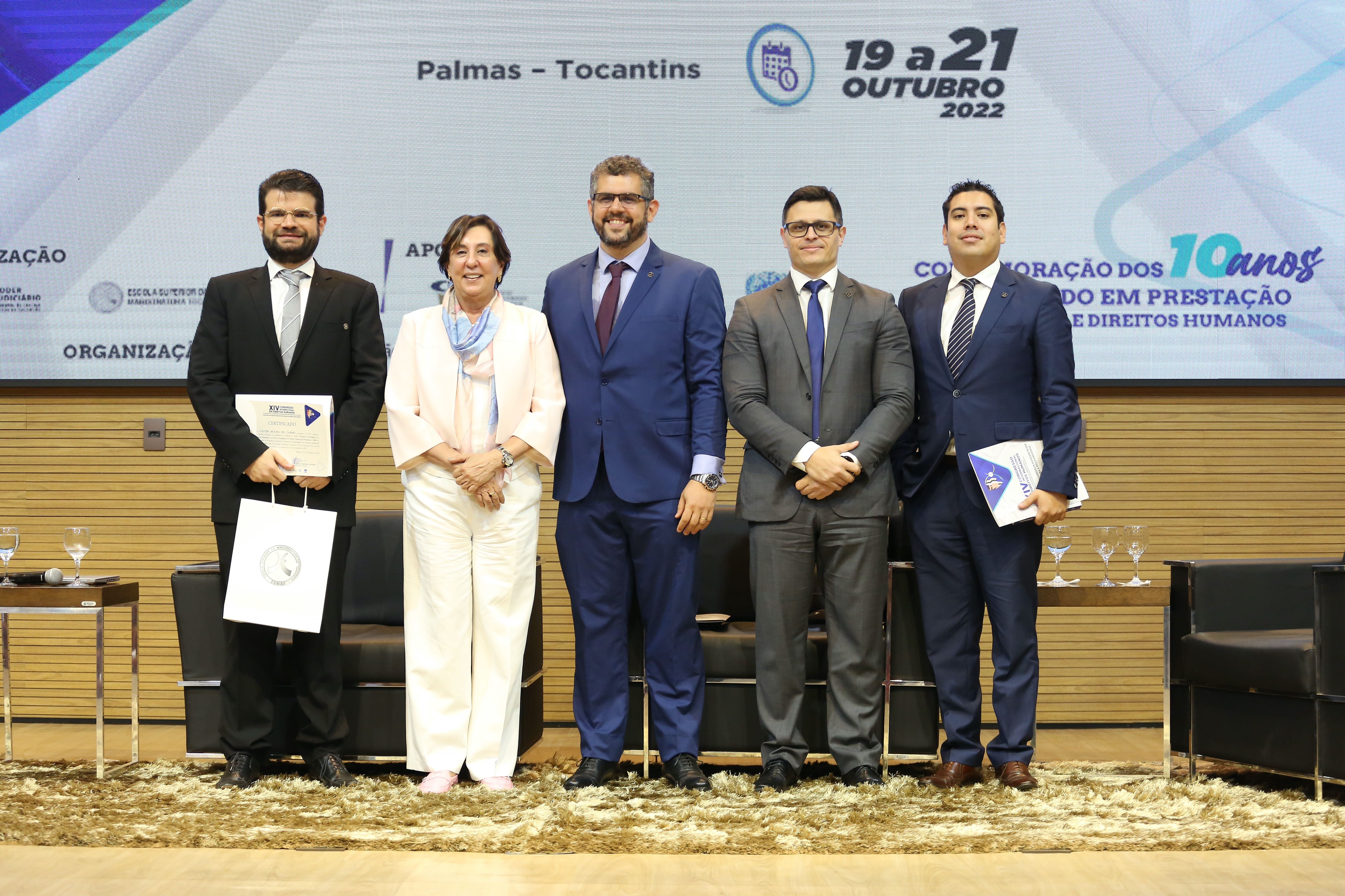 Desa. Ângela Haonat com palestrantes do XIV Congresso de Direitos Humanos