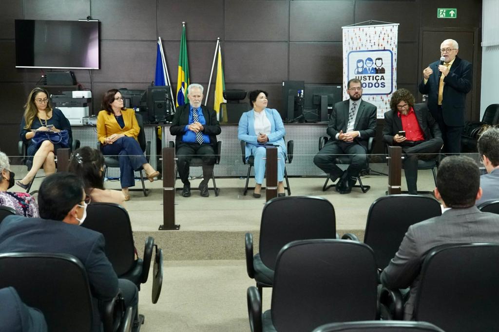 8B5D3525 02AD 44E3 BF59 B253FFBBBDF5